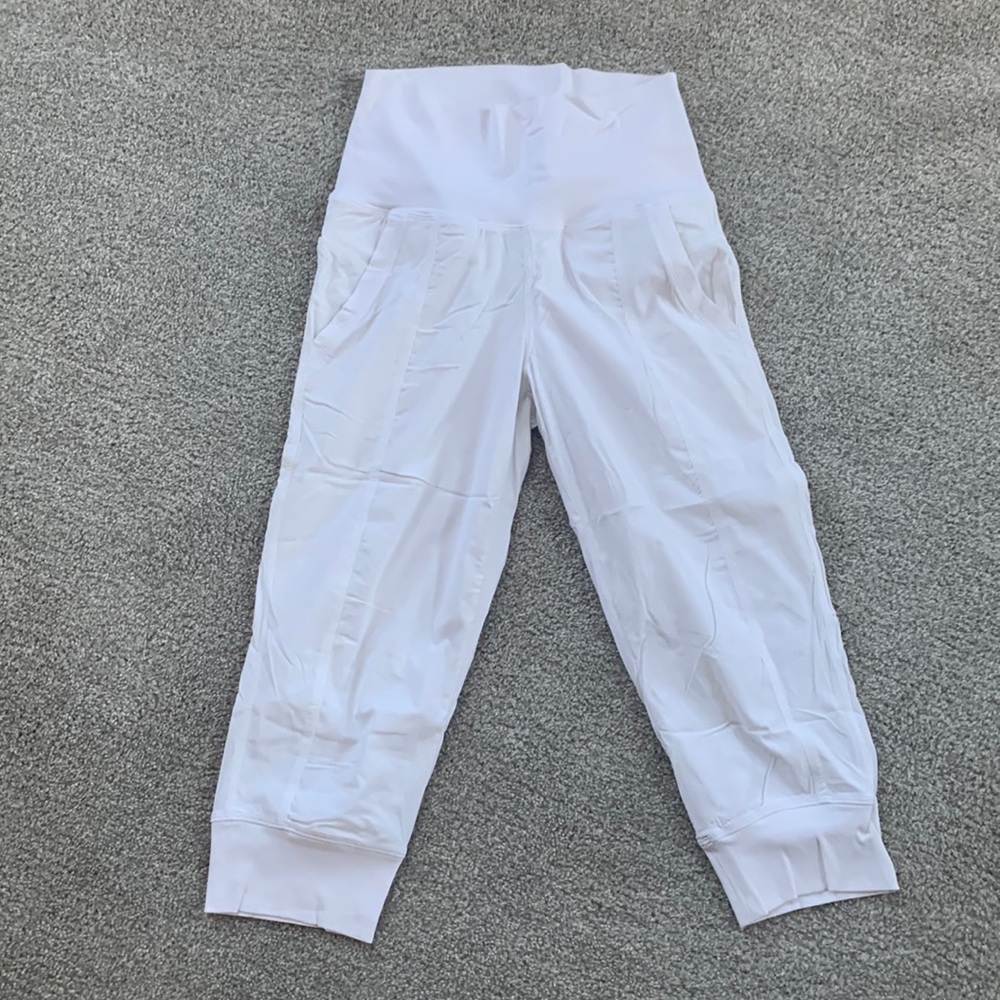 Lululemon Dance Studio Crops White size 6